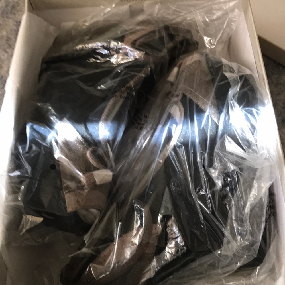 Shoes - Picture 6 of 7